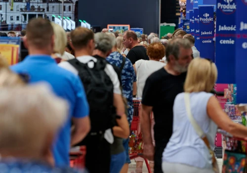 Carrefour oddaje klientów AI. Karol pobił rekord