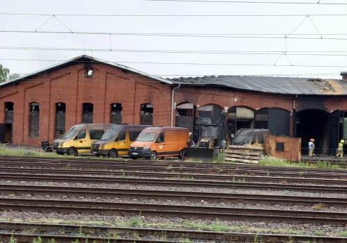 Powiat wyłoży 750 tysięcy na nowe pojazdy, spalona hala zostanie odbudowana