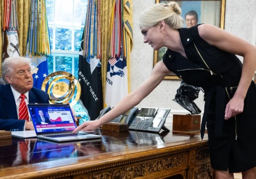 Trump ozłocił najbliższe współpracownice. Ujawniono bardzo hojne prezenty
