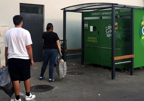 Butelkomaty w Koninie się psują, kolejki rosną, ale efekty już widać
