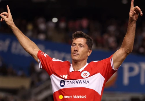 Robert Lewandowski przyćmił Leo Messiego! Niezapomniana noc w Chicago