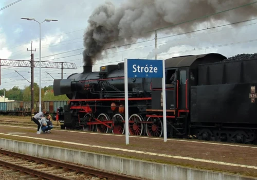Pociągi retro na bajkowych trasach Polski. Jeden dojedzie do „małego Krakowa”