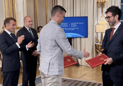 Satelity ICEYE i EnduroSat polecą na Ariane 6. Podpisano porozumienia