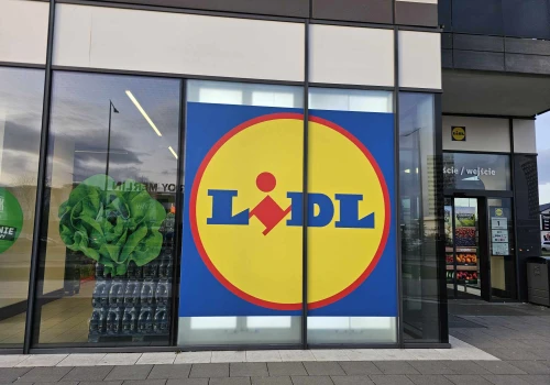 Gigantyczne przeceny w Lidlu. Ludzie wynoszą produkty całymi koszami. Ceny spadły nawet o 80 procent