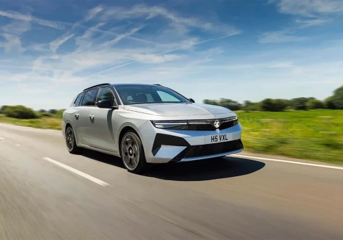 Brytyjski Opel Astra wraca do ręcznej skrzyni a kombi kosztuje tyle samo co hatchback