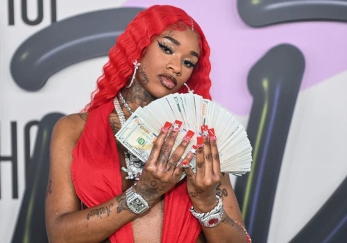 Babcia dziecka Sexyy Red żąda 5 mln dolarów. Raperka miała nasłać na nią fanów