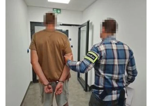 Wiązowna: Jeździł w kółko po rondzie. 30-letni mężczyzna miał blisko 2,7 promila i sądowy zakaz