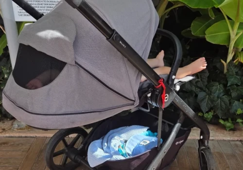 Przeprawa samotnej matki na wrocławskim lotnisku. 