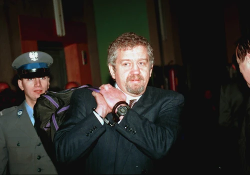 „Miałem 5-letnie wakacje w areszcie, z panienką dwa razy w tygodniu”. Jak Lech Grobelny oszukał 11 tys. Polaków i uszło mu to płazem