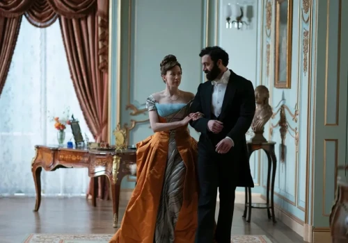 Lepszy od „Bridgertonów”, godny następca „Downton Abbey”. Serial idealny?