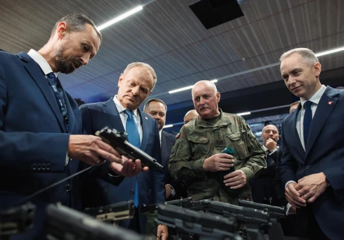 MSPO w Kielcach. Umowa na rakiety Piorun, Niedźwiedź w 12 miesięcy. Tusk: „Polski Starlink” z 9 satelitami