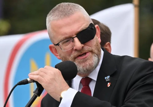 Braun ruszył z młotem na pomnik UPA w Polsce