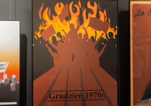 Młodzi artyści o trudnych momentach polskiej historii. Wystawa w Przełomach
