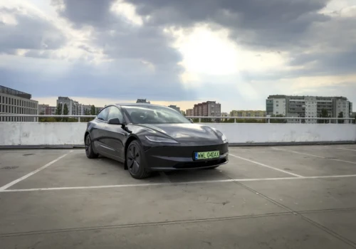 Model 3 RWD za 174 990 tys. zł. Czy najtańsza Tesla to dziś najlepszy elektryk za te pieniądze?