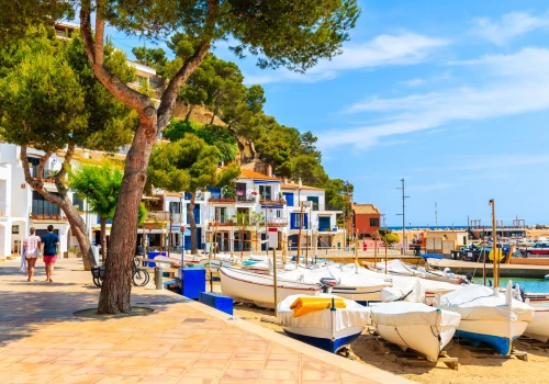 Złap ostatnie ciepłe dni w Lloret de Mar 🌊☀️🏨 7 dni w 4* hotelu w Hiszpanii za 2459 PLN