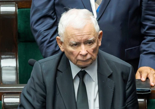 Paliwo po 9 zł? Kaczyński atakuje Tuska