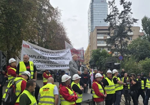 Protest w Warszawie pod siedzibą Orlenu. W sprawie IKS Solino