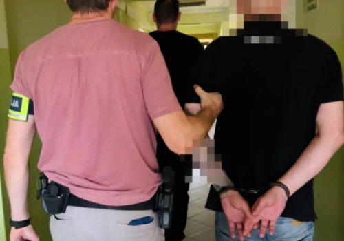 Zgłaszał fałszywe alarmy o bombie w szkole. Grozi mu więzienie