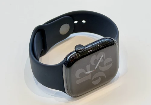 Apple Watch Series 12: mniejszy ekran, większa koperta, a wersja ceramiczna największa ze wszystkich