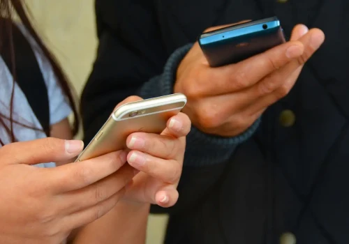 Kupujesz smartfona? Od lutego wchodzi kolejna ważna ochrona. Telefon ma służyć przez lata
