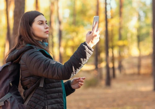 Telefon stracił zasięg w lesie? Tak najłatwiej znaleźć drogę