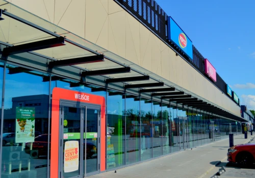 Nowy park handlowy rusza już w październiku. 30 sklepów i 750 miejsc parkingowych