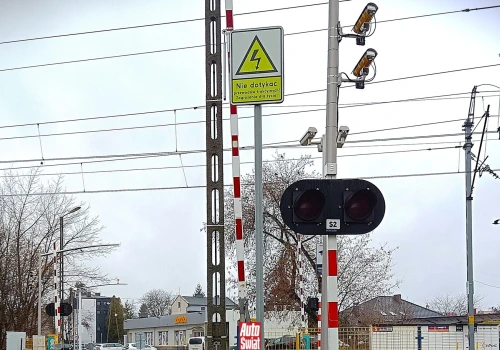 Red Light na wszystkich przejazdach kolejowych? Chcą, by mandaty za wjazd były nieuniknione