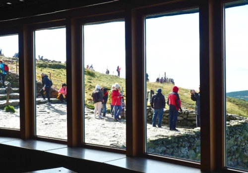 Tak wygląda wnętrze obserwatorium na Śnieżce. Zrobią tam schronisko