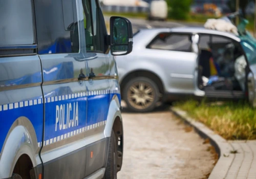 Rozbita Toyota pozostawiona na A1. Policja szuka kierowcy
