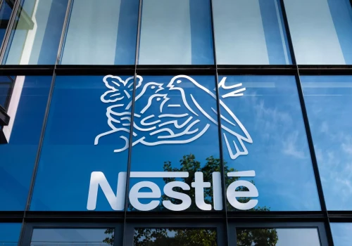 Nestlé pod presją kosztów. Koncern podnosi ceny i wycofuje część produktów