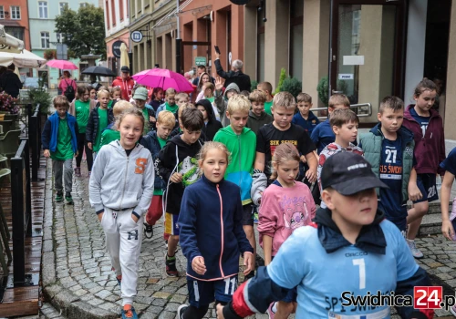 V Świdnicki Bieg Orląt Lwowskich. Uczniowie uczcili pamięć młodych obrońców Lwowa
