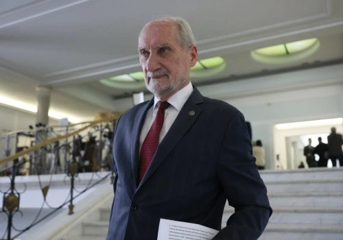 Macierewicz groził policjantowi sądem. Kierwiński podjął zdecydowane kroki