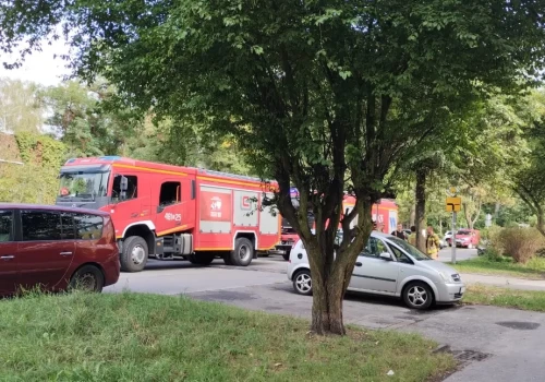 Straż pożarna interweniuje w szkole podstawowej. Rozpylono substancję w toalecie