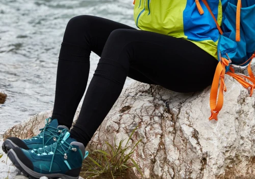 Chodzą w nich w góry i do biura. Kultowe Salomony na wyprzedaży, Decathlon i Lidl mają tańsze trekkingi