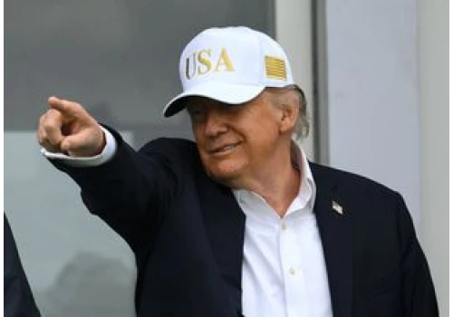 Trump znów zmienia front: Zełenski zły, Putin dobry