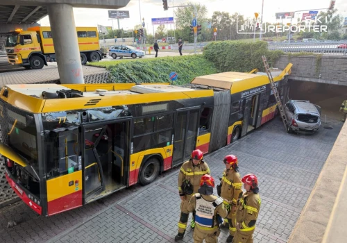 Wypadek autobusu na Ochocie. Biegli wykluczyli awarię