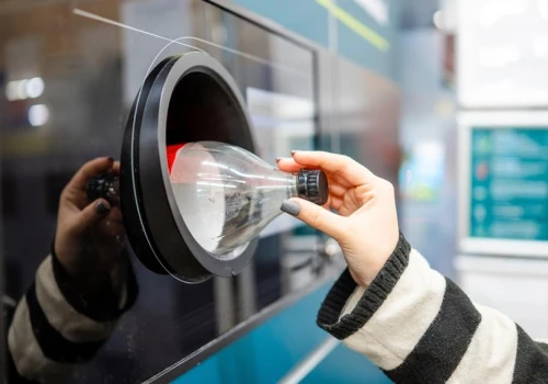 Kaucje: małe sklepy długo na to czekały. Dostaną automaty bez opłat i inwestycji