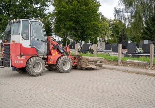 Ruszyła wymiana ogrodzenia cmentarza w Ciechanowie