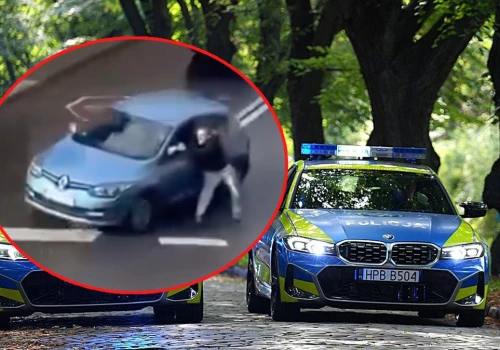 Renault odjechało ze świadkiem na drzwiach. Nagranie obiegło sieć