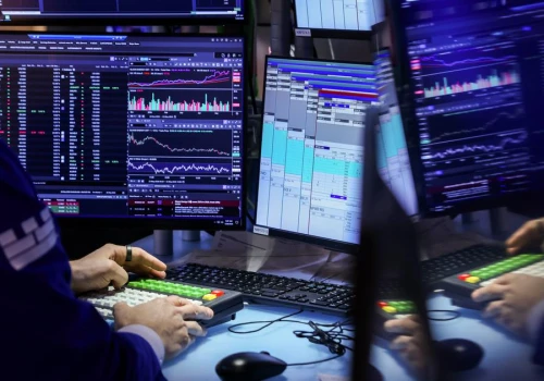 Przed sesją na Wall Street: wyczekiwanie na FOMC, ropa i rentowności obligacji zwiększają presję na akcje