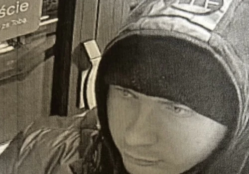 Mężczyzna ze zdjęcia wyniósł alkohol za 1200 zł. Szuka go policja