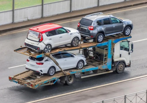 Ceny aut w komisach wreszcie spadły, ale wciąż znacznie drożej niż przed rokiem