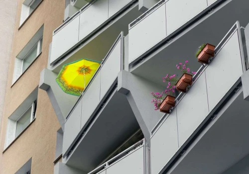 Od 20 września nowe wymogi na balkonach! Koniec podglądania