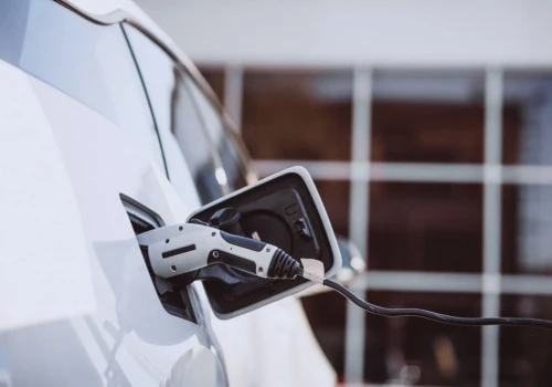 Diagnostyka i naprawa pojazdów elektrycznych – czego nauczysz się na studiach w UTH