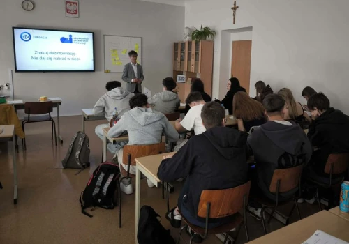 Jutro w I LO w Wieluniu podsumowanie projektu „Zhakuj dezinformację. Nie daj się nabrać w sieci”