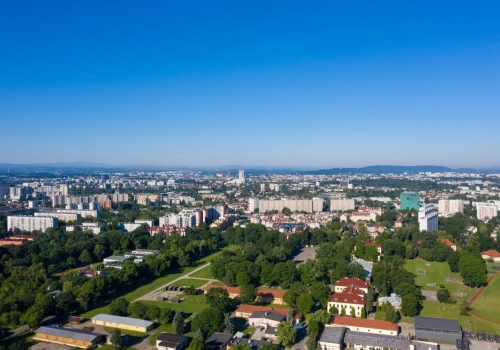Koniec lex deweloper, opóźnione plany i droższe grunty. Rynek nieruchomości ma nowy problem