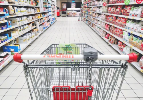 Skanowanie produktów przy półce? Auchan testuje “inteligentne” wózki
