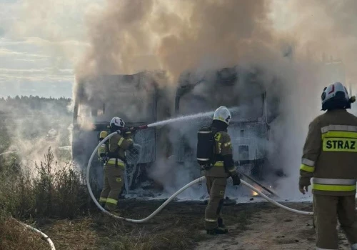 Pożar dwóch samochodów ciężarowych w okolicach Chociszewa