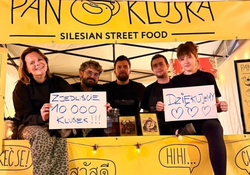 Pan Kluska sprzedał tysiące na każdej imprezie. Street food żywiołem śląskiej kluski