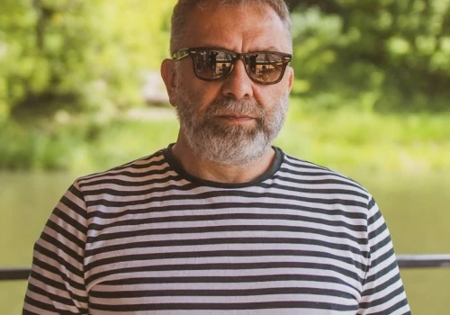 Legendarny głos Trójki i RMF-u spotka się z fanami rocka na Zamku Piastowskim